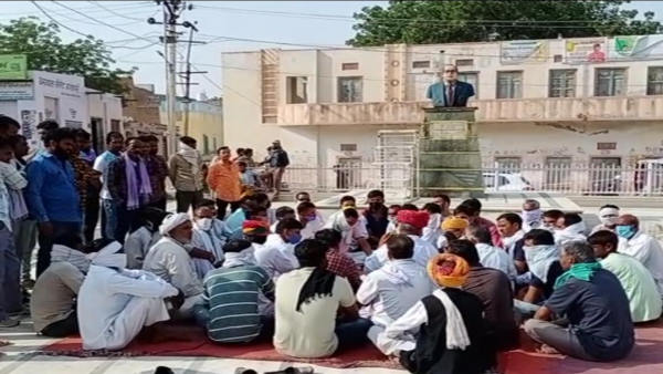 Baba Saheb Ambedkar statue in Bikaner molested, angry people staged Baba Saheb Ambedkar statue in Bikaner molested, angry people staged