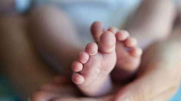 मां और नवजात को बचाने के लिए यात्रियों ने यूं की मदद
