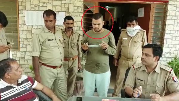 man threatening to behead PM Modi and CM Yogi arrested in Baghpat man threatening to behead PM Modi and CM Yogi arrested in Baghpat