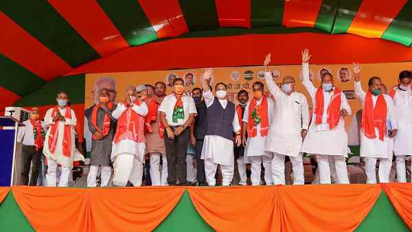 Bihar Polls 2020:BJP leaders are sweating to convince cadres for JDU candidates Bihar Polls 2020:BJP leaders are sweating to convince cadres for JDU candidates