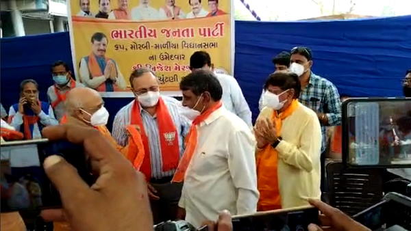 गुजरात उपचुनाव से पहले कांग्रेस को झटका, यह दिग्गज नेता अपने समर्थकों संग भाजपा में चले गए गुजरात उपचुनाव से पहले कांग्रेस को झटका, यह दिग्गज नेता अपने समर्थकों संग भाजपा में चले गए