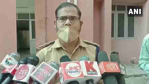 Chitrakoot: A minor girl was found hanging at her residence Chitrakoot: A minor girl was found hanging at her residence