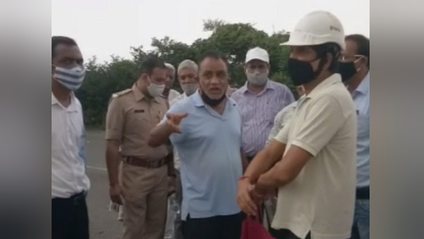 Bulldozers Fired On The Sugarcane Crop in Surat, Farmers Wept due to crop loss Bulldozers Fired On The Sugarcane Crop in Surat, Farmers Wept due to crop loss