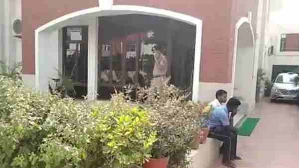 Lucknow: DIG Chandra Prakash wife body found in the house Lucknow: DIG Chandra Prakash wife body found in the house