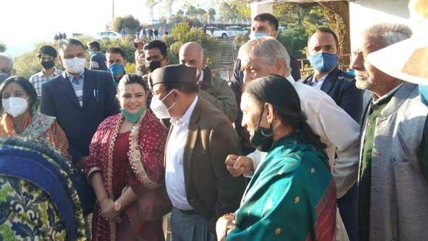गांव में बनाएंगे घर