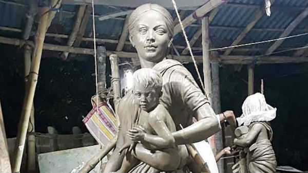 दुर्गा पंडाल में लगीं अप्रवासी महिला मजदूर की मूर्ति, क्यों? दुर्गा पंडाल में लगीं अप्रवासी महिला मजदूर की मूर्ति, क्यों?