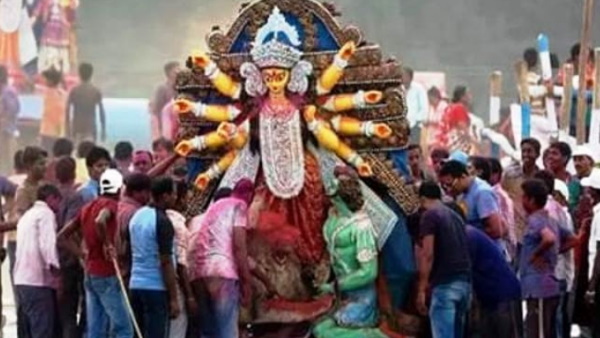 दुर्गा पूजा पंडाल के लिए 80,000 रुपए जुटाए