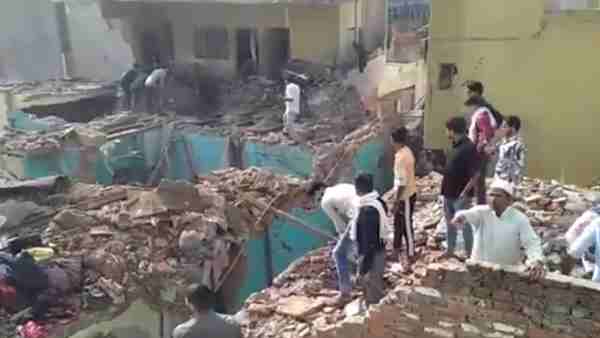 A gas cylinder exploded in a house in Sardhana police station area A gas cylinder exploded in a house in Sardhana police station area