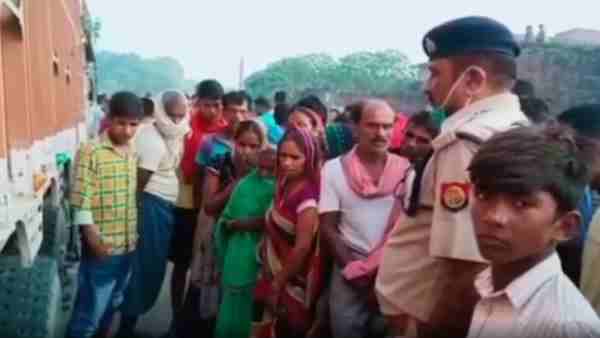 Three women died in road accident in Ghazipur district Three women died in road accident in Ghazipur district