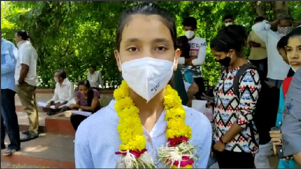 बेटियां बोलीं- दुष्कर्मियों को तत्काल फांसी का कानून बने