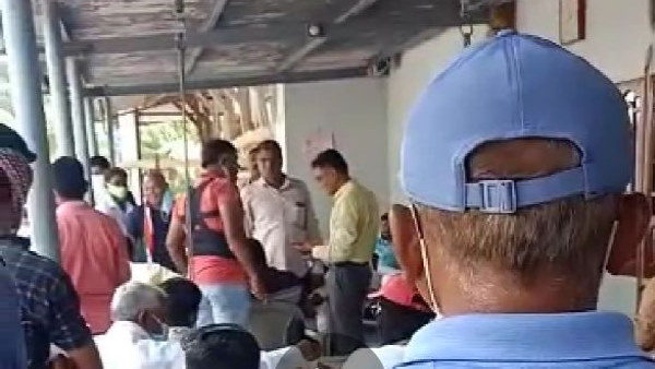 People angry on candidate who entered the village, said- why you just come to ask our votes People angry on candidate who entered the village, said- why you just come to ask our votes
