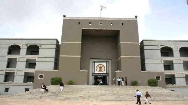 Gujarat High Courts building closed till Oct 20 Due to Covid-19 Gujarat High Courts building closed till Oct 20 Due to Covid-19