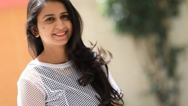 complaint filed against Gujarati singer Kinjal Dave and MLa Shashikant Pandya Over social distancing breaking complaint filed against Gujarati singer Kinjal Dave and MLa Shashikant Pandya Over social distancing breaking