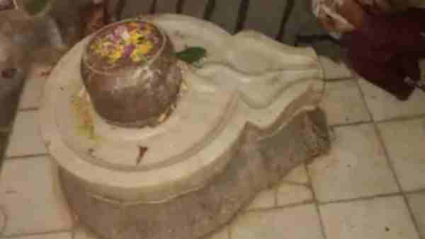 man attempts self sacrifice offers hic neck to lord shiva condition critical man attempts self sacrifice offers hic neck to lord shiva condition critical