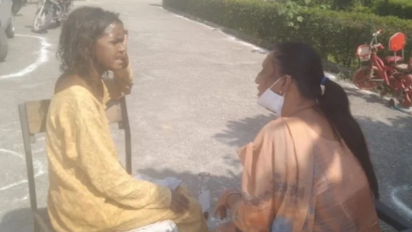 चार साल तक की सेंट्रल लाइब्रेरी में नैकरी