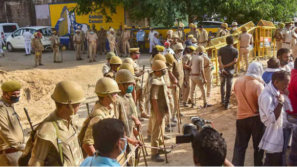आरोपी और पीडि़त परिवार के बीच 104 कॉल