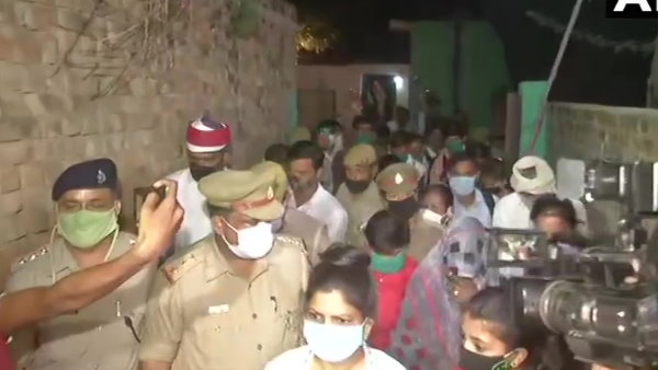 Lucknow Bench rebuked officers on cremation of victim after midnight Lucknow Bench rebuked officers on cremation of victim after midnight