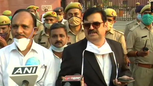 Lucknow Bench rebuked officers on cremation of victim after midnight Lucknow Bench rebuked officers on cremation of victim after midnight