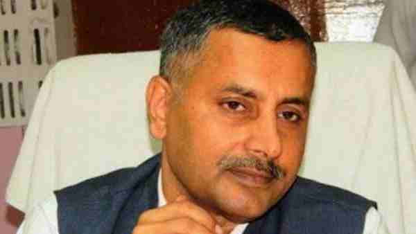 जानिए कौन हैं DM श्रीहरि प्रताप शाही