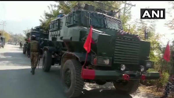 जम्मू-कश्मीर: पुलवामा के त्राल में ग्रेनेड हमले में CRPF का एएसआई घायल जम्मू-कश्मीर: पुलवामा के त्राल में ग्रेनेड हमले में CRPF का एएसआई घायल