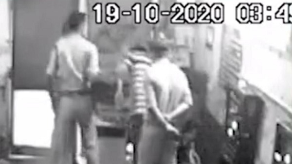 Jamnagar IPS officer Safin Hasan Beating a Shopkeeper, incident caught in CCTV Jamnagar IPS officer Safin Hasan Beating a Shopkeeper, incident caught in CCTV