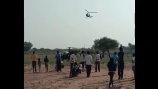 Emergency landing of army helicopter in the field of Jodhpur Emergency landing of army helicopter in the field of Jodhpur