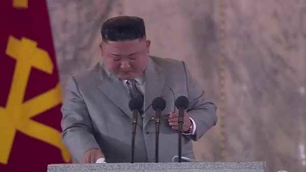 North Koreas freak dictator Kim Jong Uns tears tear from his eyes, apologizing for this reason North Koreas freak dictator Kim Jong Uns tears tear from his eyes, apologizing for this reason