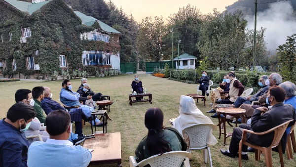 Mehbooba Mufti chairs first meeting with top PDP leaders in Srinagar Mehbooba Mufti chairs first meeting with top PDP leaders in Srinagar