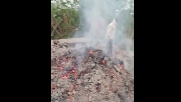 Cremation ground linter roof falls on burning pyre in meerut Cremation ground linter roof falls on burning pyre in meerut