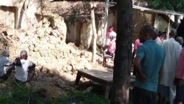 two children lost life after wall collapse in mirzapur two children lost life after wall collapse in mirzapur