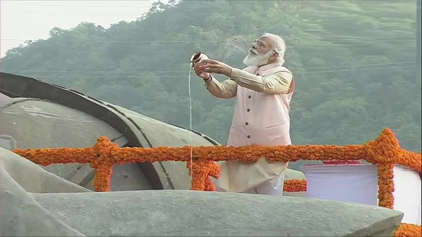 PM Narendra Modi pays tribute to Sardar Vallabhbhai Patel on birth anniversary, at the Statue of Unity in Kevadia PM Narendra Modi pays tribute to Sardar Vallabhbhai Patel on birth anniversary, at the Statue of Unity in Kevadia