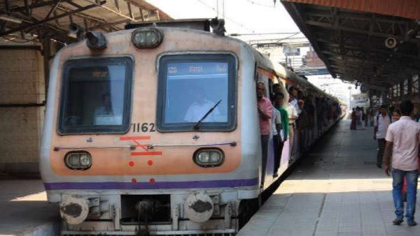 Railways to run 610 additional local train services from 1 Nov in mumbai Railways to run 610 additional local train services from 1 Nov in mumbai