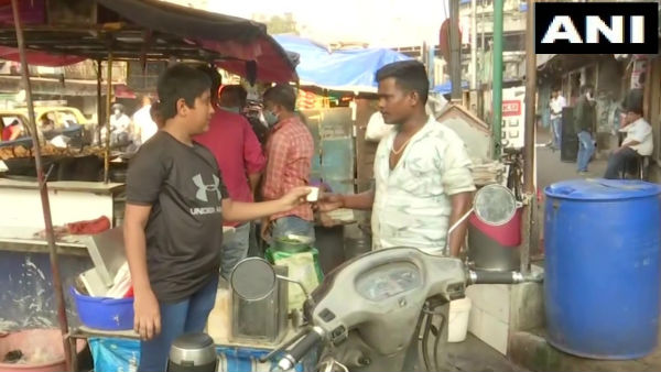 कई इलाकों में बेचता है चाय
