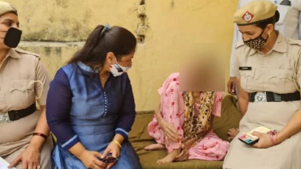 बाहर निकलते ही बोली, मुझे रोटी दो