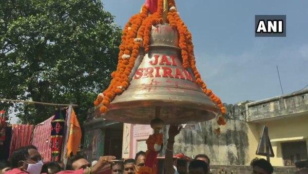 घंटी की गूंज के साथ ओम की आवाज 8-10 किमी दूर तक सुनाई देगी