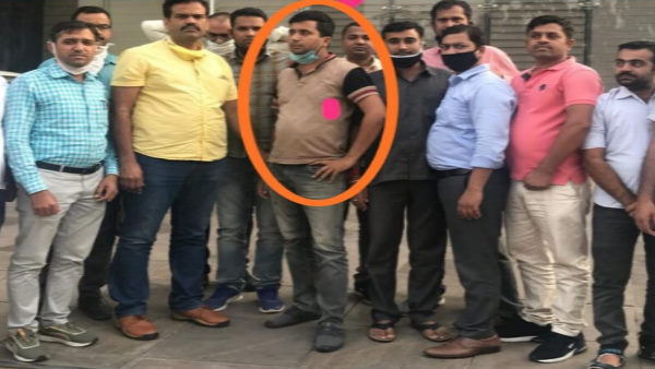 फ्लाइट टिकट बुक दिल्ली पहुंचा