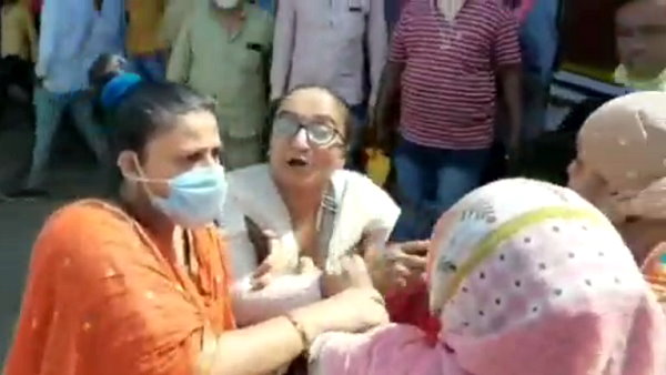 Watch VIDEO: woman PSI slaps a lady bus conductor at Rajkot-Junagadh bus stand Watch VIDEO: woman PSI slaps a lady bus conductor at Rajkot-Junagadh bus stand