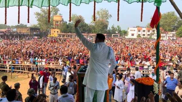 भीड़ से गदगद RJD ने बढ़ाई तेजस्वी की सभाओं की संख्या