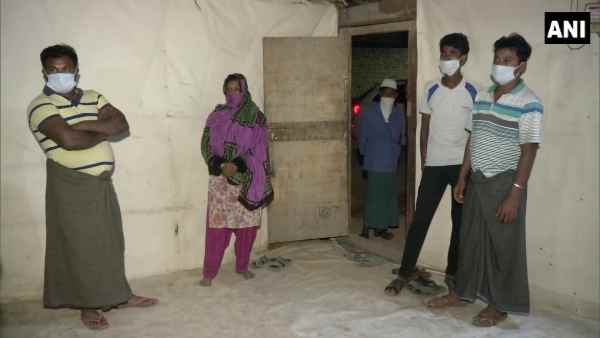 Navratri 2020: Delhis restaurant owners are distributing food among Rohingyas Navratri 2020: Delhis restaurant owners are distributing food among Rohingyas