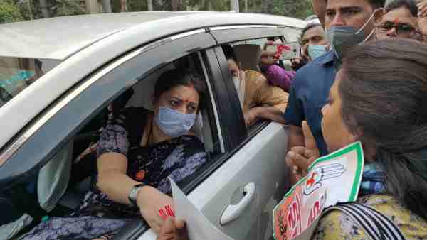 'राजनीति के लिए हाथरस का दौरा गांधी नहीं'