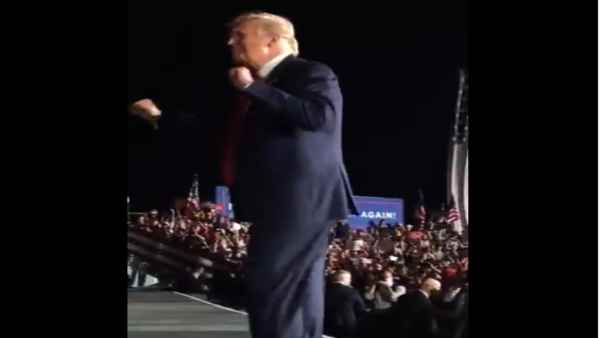 Video: Donald Trump dances fiercely in the first election rally after Coronavirus Video: Donald Trump dances fiercely in the first election rally after Coronavirus