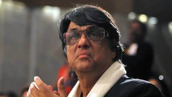 'आज चापलूसी चलती है'