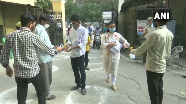 UPPCS Prelims Exam 2020 Candidates reached the exam center Mask and hand sanitizer required UPPCS Prelims Exam 2020 Candidates reached the exam center Mask and hand sanitizer required