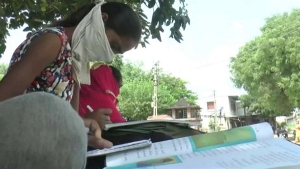 In this gujarati Village, Children Are Studying With Mike due to lack of Mobile internet & TV In this gujarati Village, Children Are Studying With Mike due to lack of Mobile internet & TV