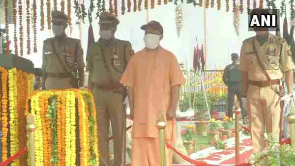 cm Yogi Adityanath pays tribute to the police personnel on Police Commemoration Day 2020 cm Yogi Adityanath pays tribute to the police personnel on Police Commemoration Day 2020