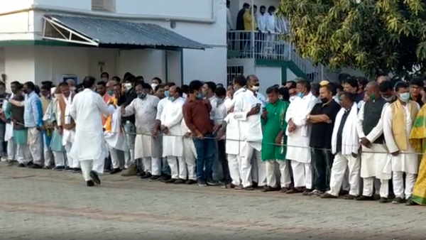 nitish kumar meeting with new party mlas and senior leaders nitish kumar meeting with new party mlas and senior leaders