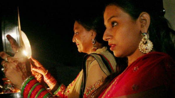 Karwa Chauth 2020: करवा चौथ की पूजा में छलनी क्यों है जरूरी? Karwa Chauth 2020: करवा चौथ की पूजा में छलनी क्यों है जरूरी?