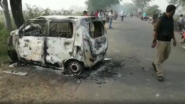 three people burnt alive after car collided with tree in prayagraj three people burnt alive after car collided with tree in prayagraj