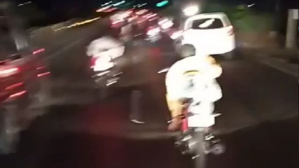 Six Cars Collide On Mumbai-Ahmedabad Highway, a Bike riders were injured also with Car drivers Six Cars Collide On Mumbai-Ahmedabad Highway, a Bike riders were injured also with Car drivers