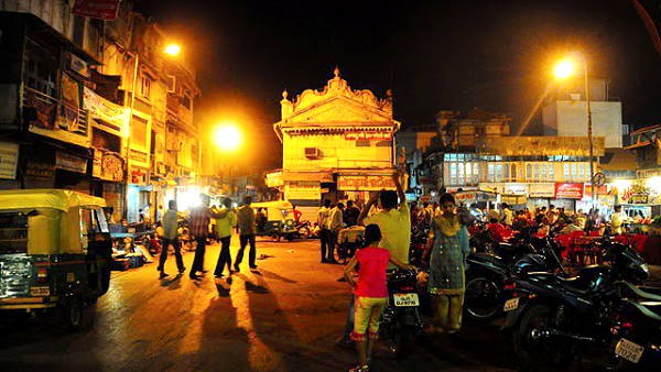 diwali 2020: Ahmedabad municipal corporation permission to shops & market open till 12 AM (night) diwali 2020: Ahmedabad municipal corporation permission to shops & market open till 12 AM (night)
